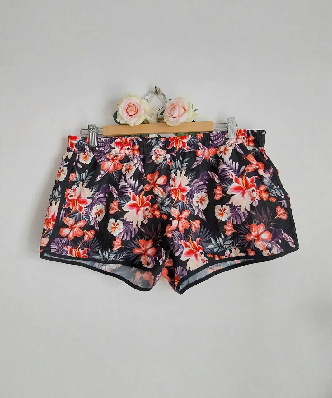 Short de bain noir fleurs tropical Calzedonia Taille 42